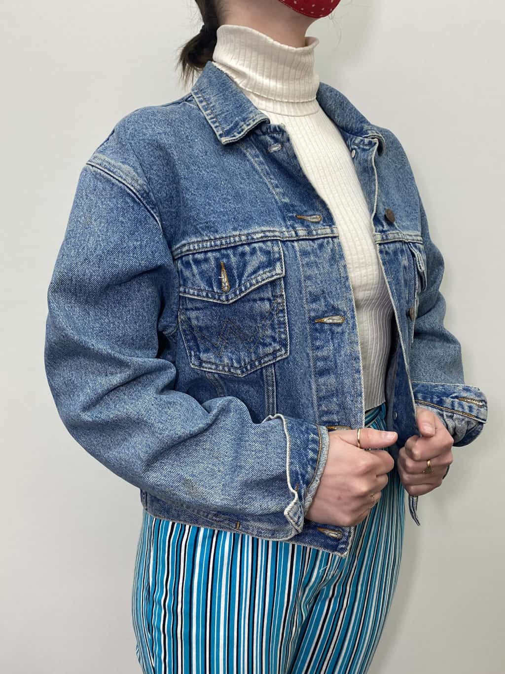 Womens Wrangler vintage denim jacket in stonewash blue with cropped length,  circa 1990 / 1980 - Medium